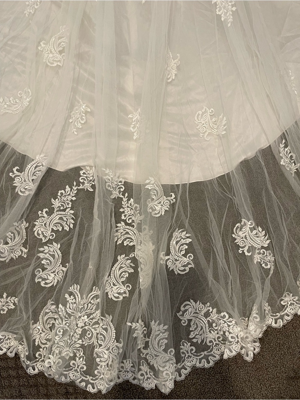 Wedding dress! Brand new Kenneth Winston wedding dress! It’s a size 8 in ivory! - Picture 12 of 16